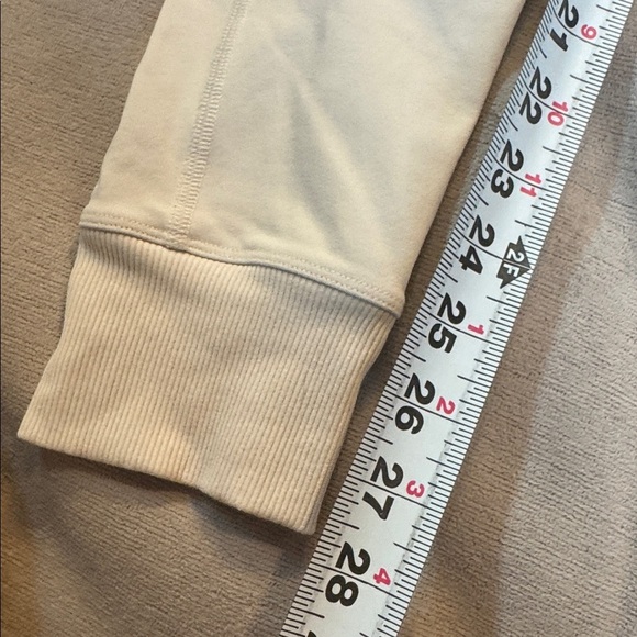 Alo yoga high waisted cream cargo leggings - Picture 10 of 13